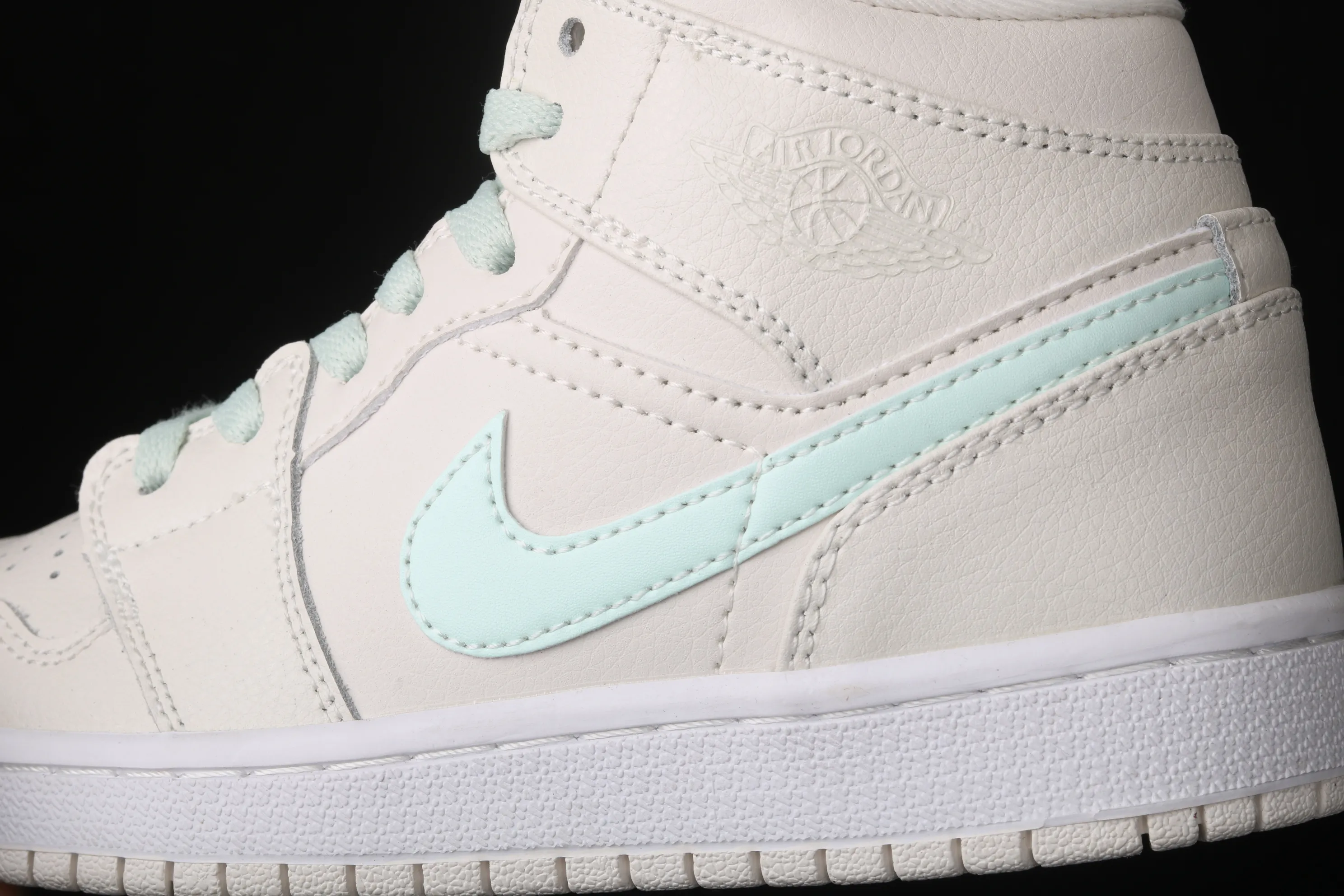All categories Air Jordan Jordan series basketball shoes Air Jordan 1 Mid cost-effective version Air Jordan 1 Ret High AJ1 Joe 1 rice white mandarin duck hook 555112-035